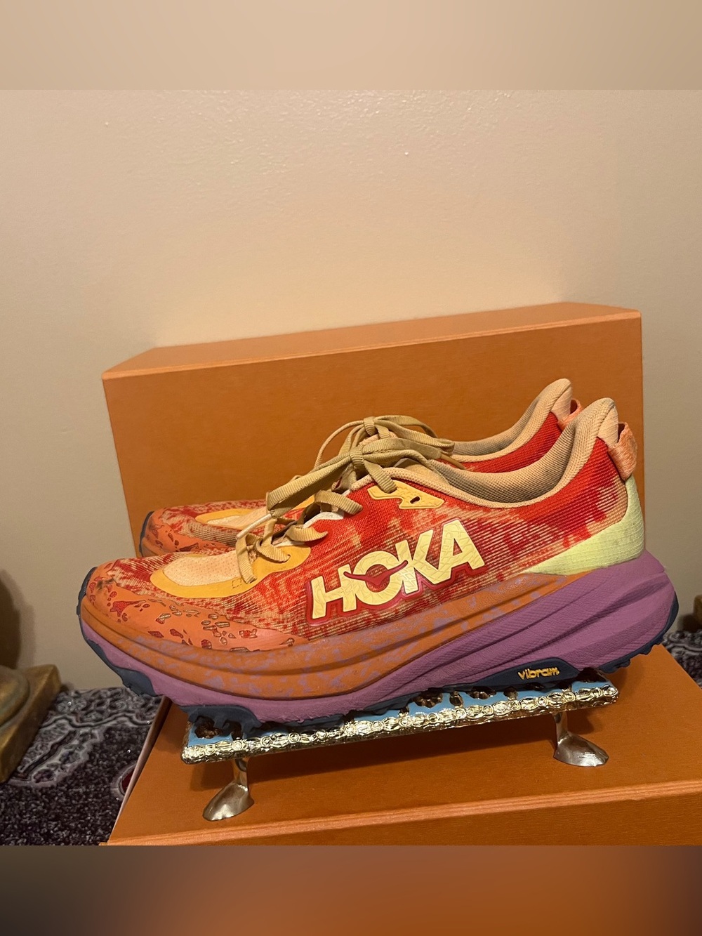 HOKA SPEEDGOAT 6 - WOMEN'S  - Size 9.5B